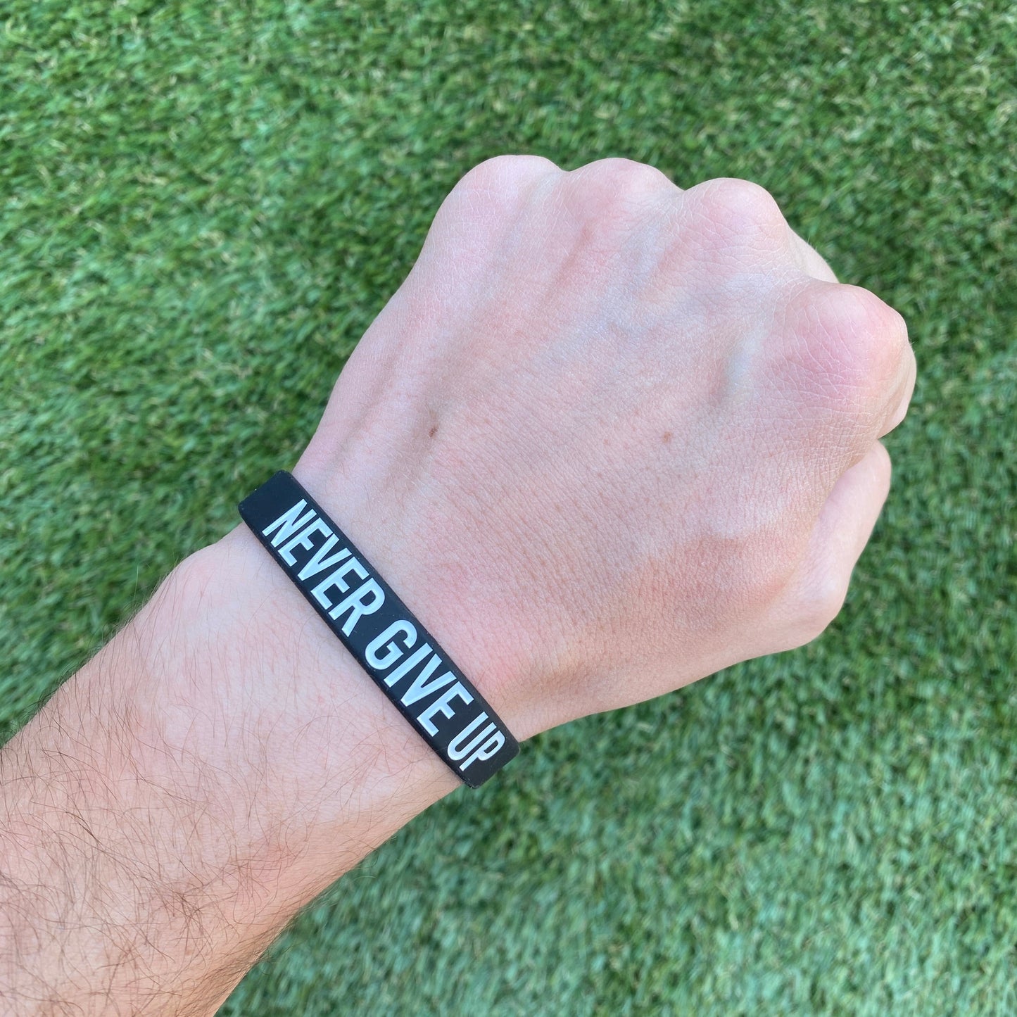 NEVER GIVE UP Wristband - Southern Grace Creations